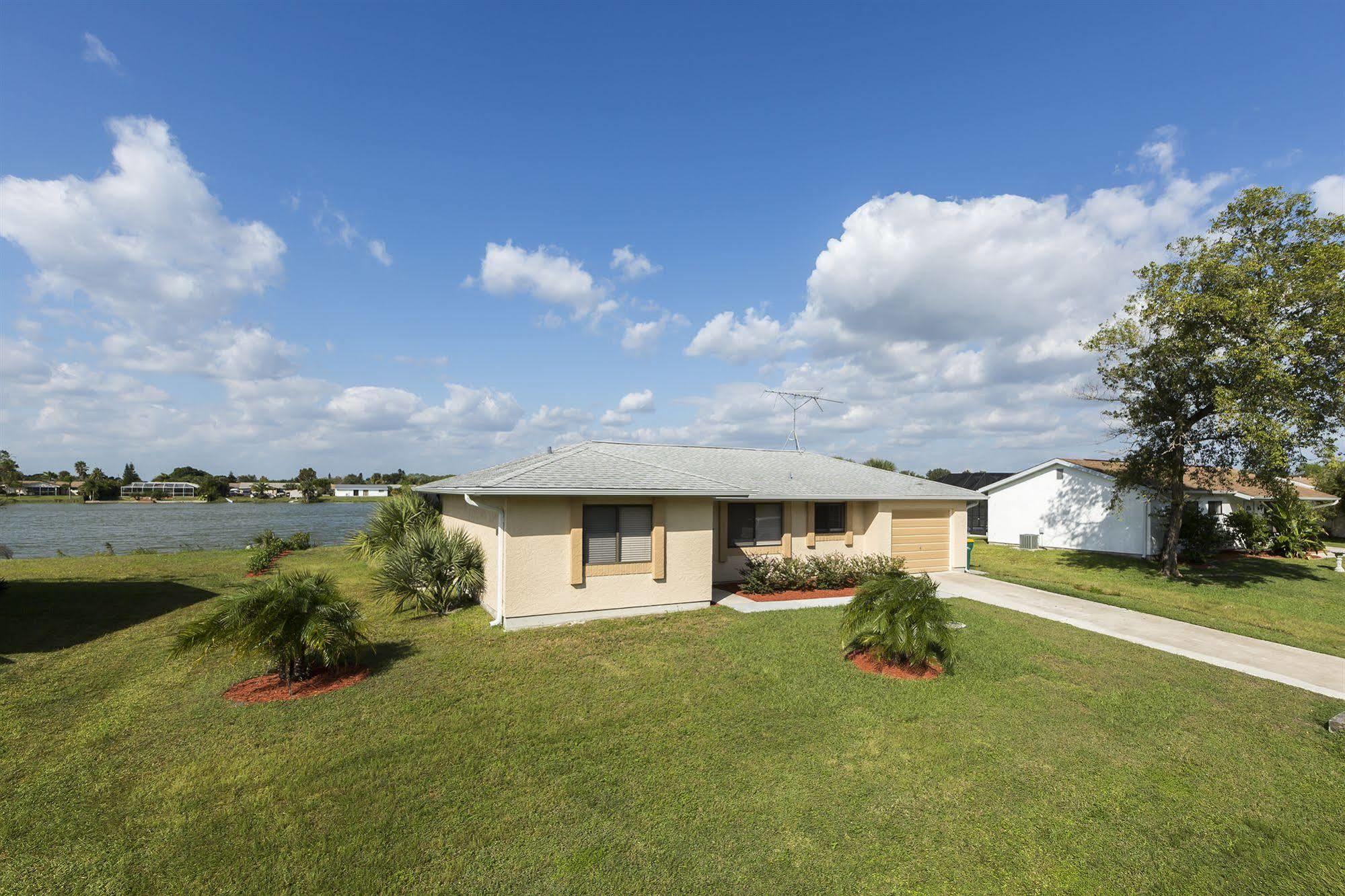 Lilsis By The Lake Port Charlotte Exterior foto